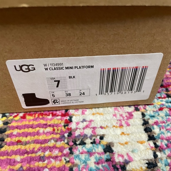 UGG Classic Mini Platform NIB - Picture 6 of 16